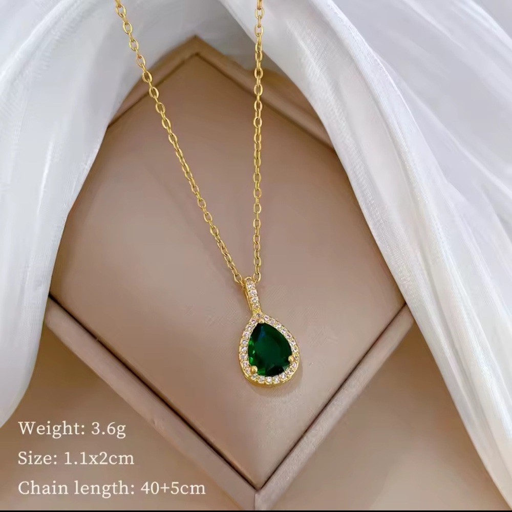 Green Water Droplet Zircon Pendant Necklace Earrings Set

Stainless Steel - Picture 8 of 10